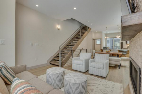 Silverthorne Townhome with Hot Tub Walk to Town! Silverthorne